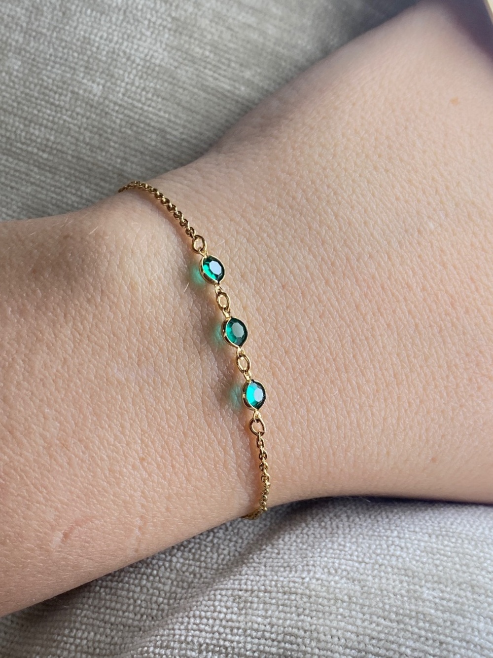 Dainty Vintage Avon Gold Tone Three Station Green Glass Bracelet Emerald Look